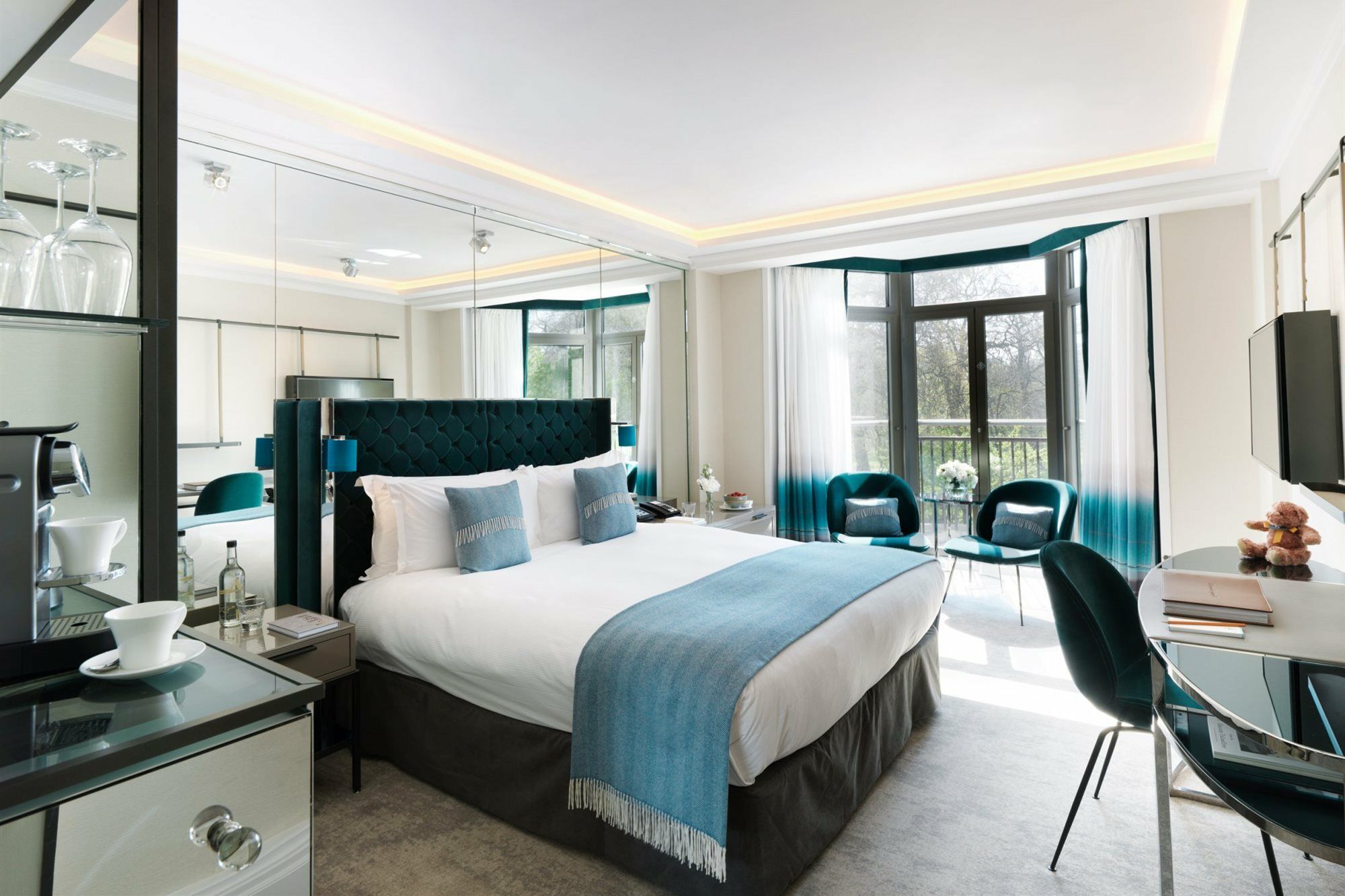 The Athenaeum Hotel & Residences London Exterior photo A room at the South Place Hotel